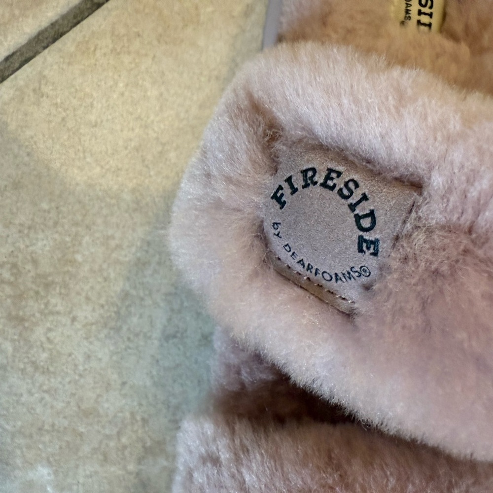 Dearfoams Fireside Blush Furry Slippers - Picture 4 of 5